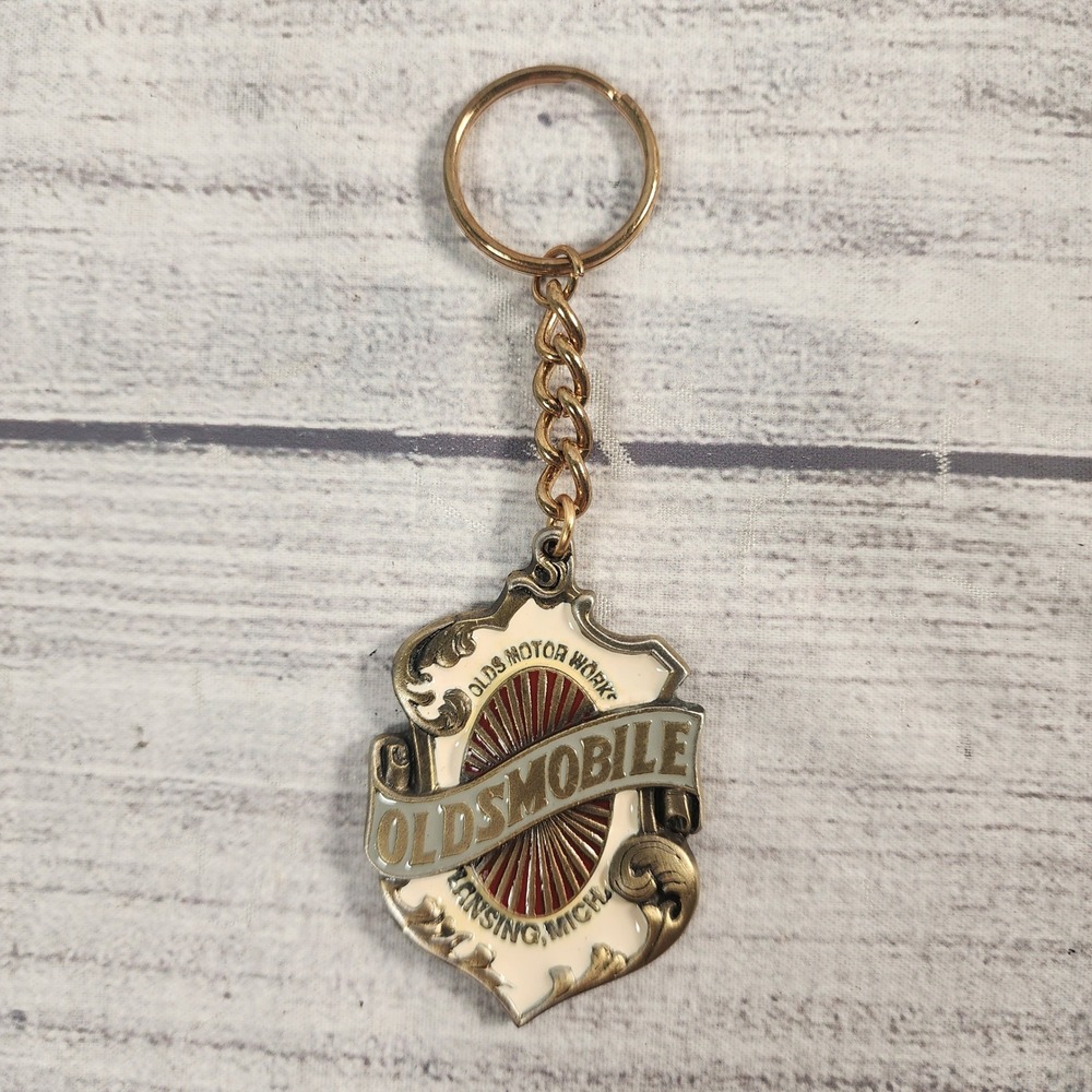 Vintage Oldsmobile Keychain Fine Pewter Enamel Crest Olds Motor Works USA Made